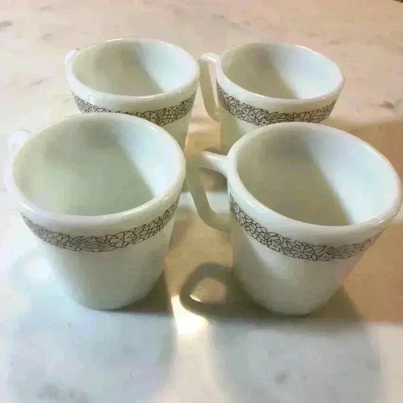 Set of  4 Vintage Pyrex Woodland Brown milk glass mugs - Picture 1 of 3